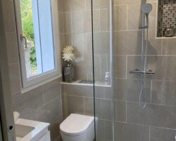 Salle de bain avec wc modernes